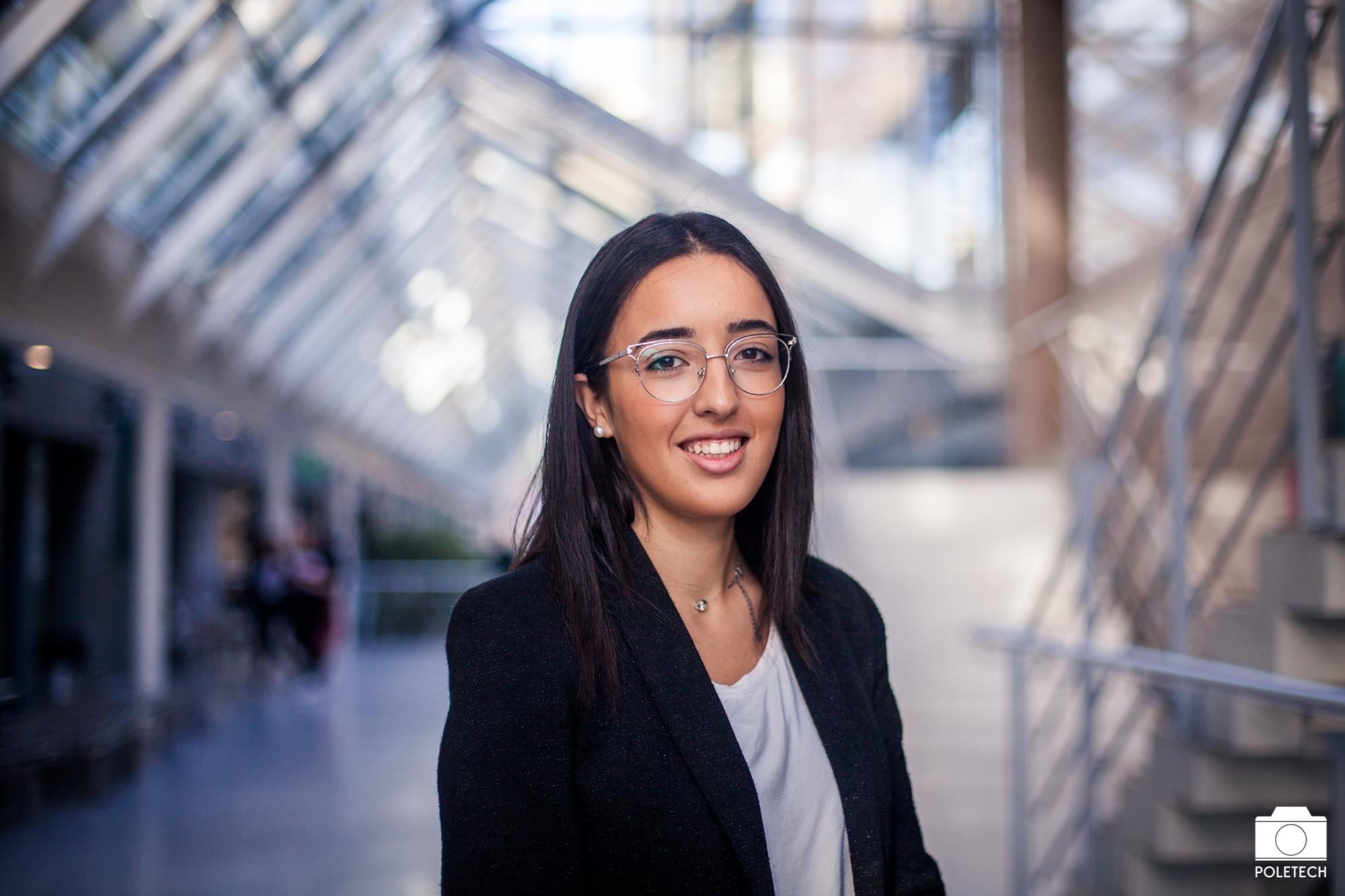 Inès Habri, statisticienne planificatrice chez Arval France. Crédit: Poletech
